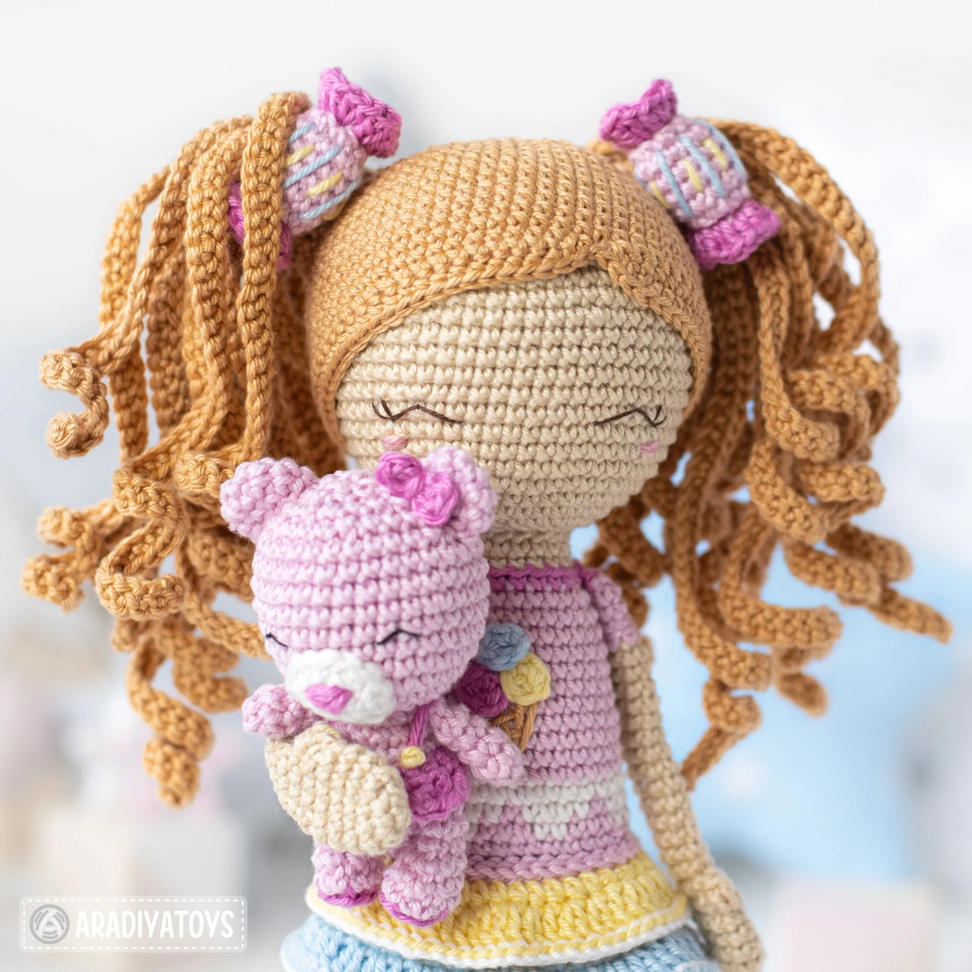 Friendy Candy with Gummy Bear from "AradiyaToys Friendies" collection / crochet pattern by AradiyaToys (Amigurumi tutorial PDF file)