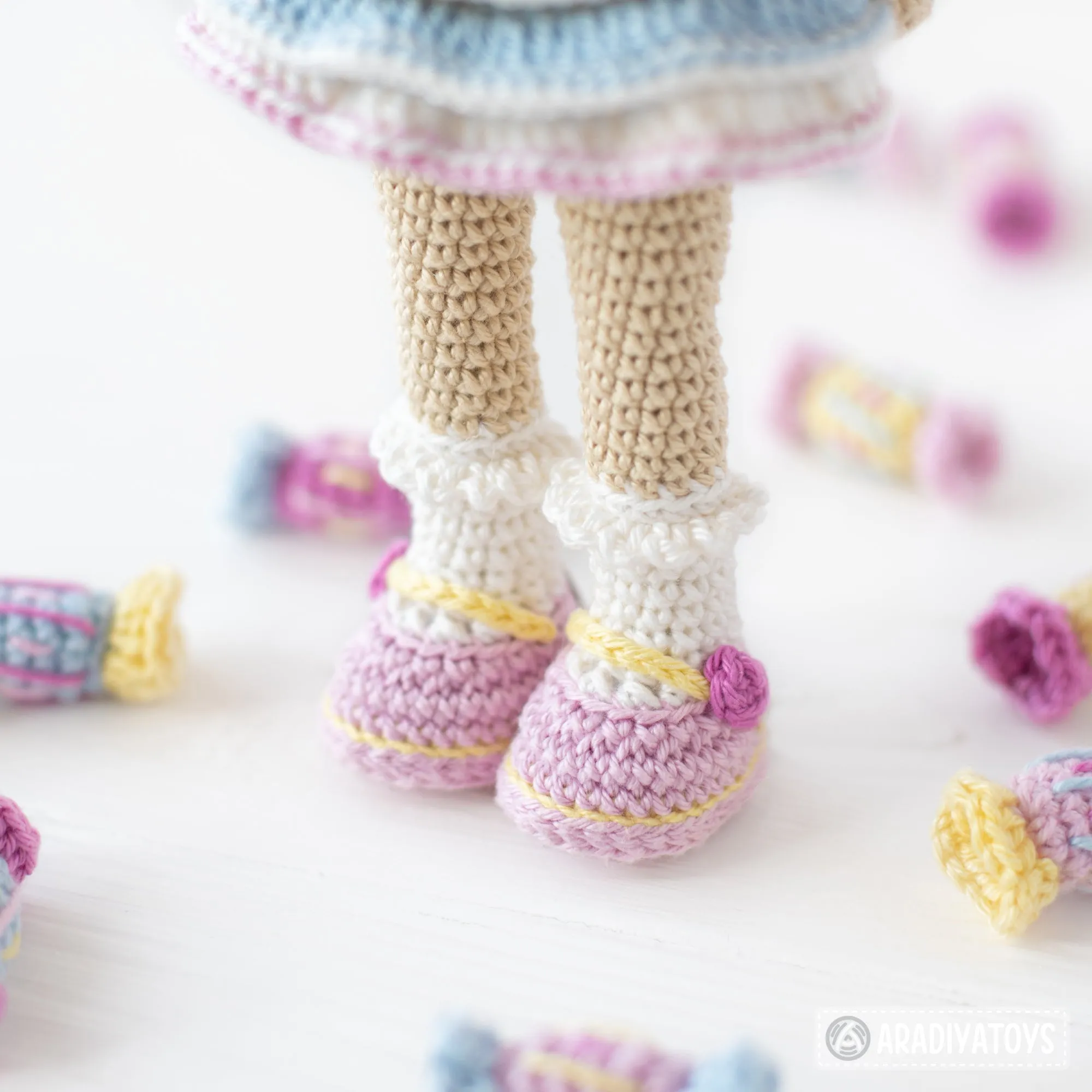 Friendy Candy with Gummy Bear from "AradiyaToys Friendies" collection / crochet pattern by AradiyaToys (Amigurumi tutorial PDF file)