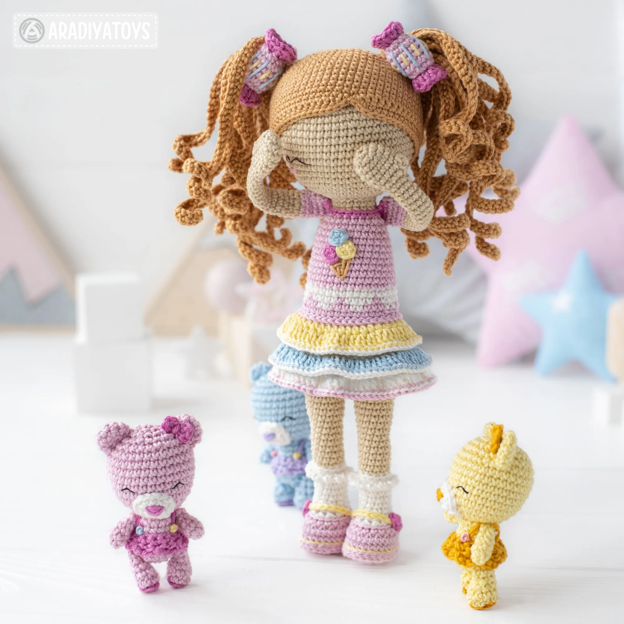 Friendy Candy with Gummy Bear from "AradiyaToys Friendies" collection / crochet pattern by AradiyaToys (Amigurumi tutorial PDF file)