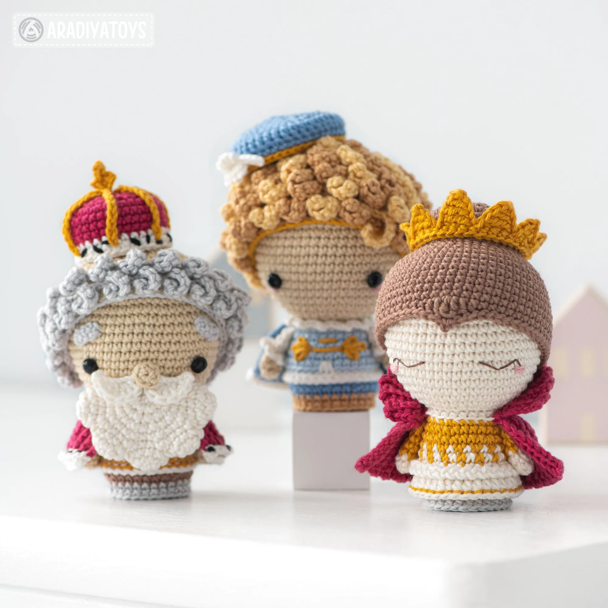 Royal Family from “Mini Kingdom” collection / crochet patterns by AradiyaToys (Amigurumi tutorial PDF file), prince, queen, crochet king