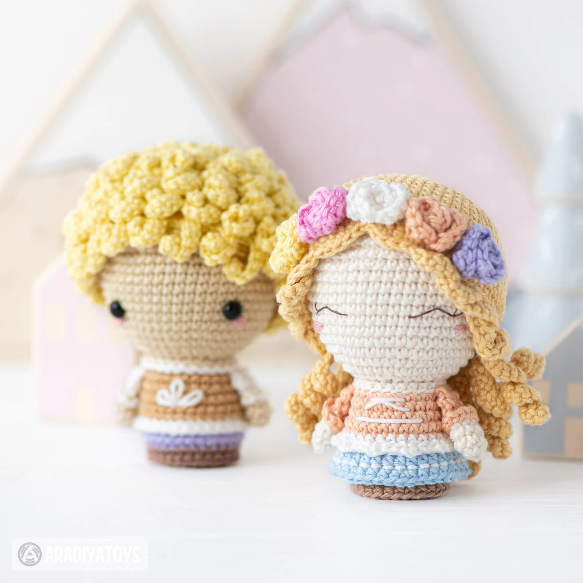 The Lost Prince and Princess from “AradiyaToys Minis” collection / crochet pattern by AradiyaToys (Amigurumi tutorial PDF file)