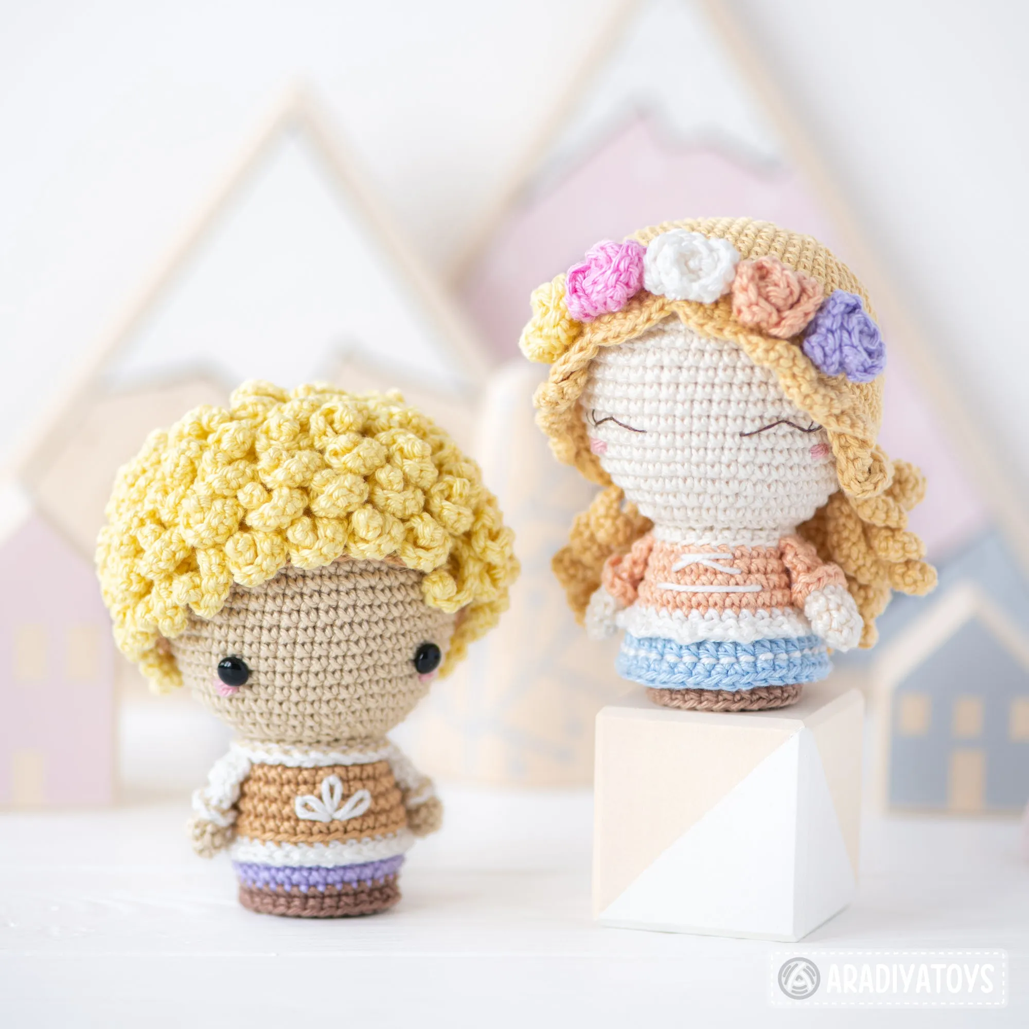 The Lost Prince and Princess from “AradiyaToys Minis” collection / crochet pattern by AradiyaToys (Amigurumi tutorial PDF file)